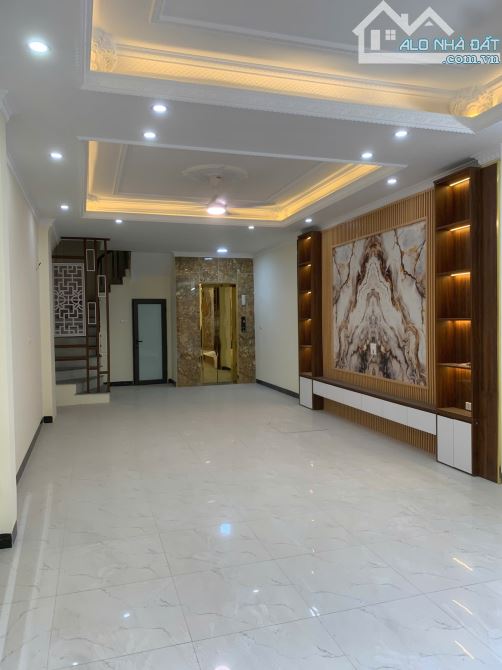 Siêu hiếm nhà Dương Văn Bé, Tân Khai, Lô góc, Kinh Doanh, Ô tô , Thang Máy, 40m2 x 5 tầng