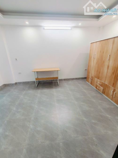 Xây mới Tôn Đức Thắng, hưởng sân để chục xe máy, lõi gần Phố, 32m2 sổ. Giá 8.98 tỷ