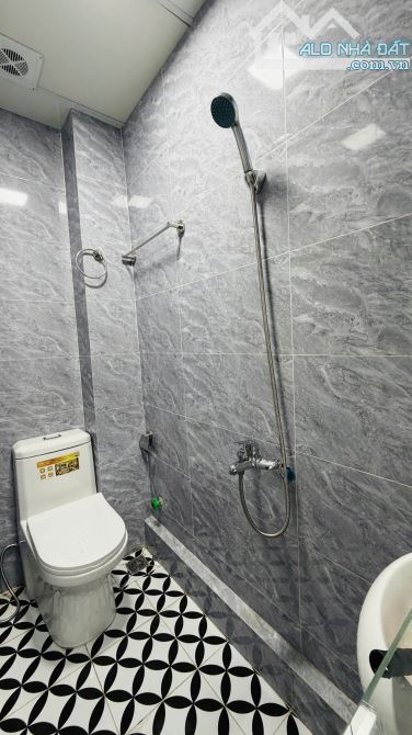 Bán tập thể Văn Chương - Đống Đa 27m x 4 tầng 3 ngủ 4.1 tỷ