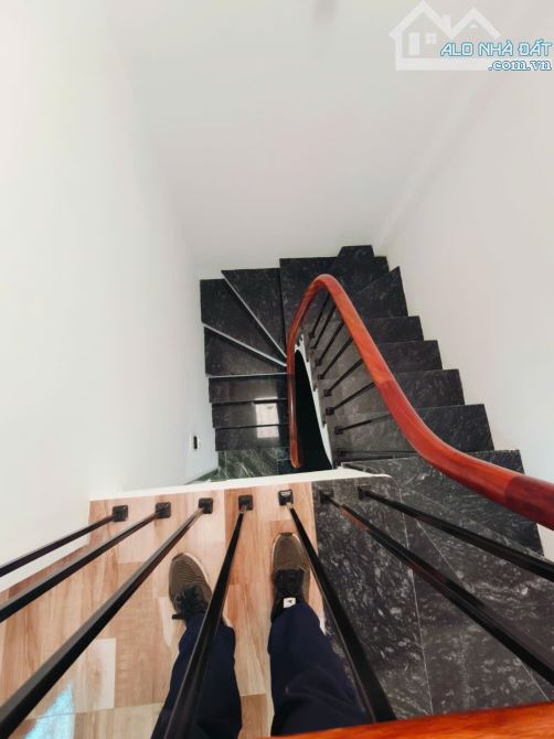 Xây mới Tôn Đức Thắng, hưởng sân để chục xe máy, lõi gần Phố, 32m2 sổ. Giá 8.98 tỷ