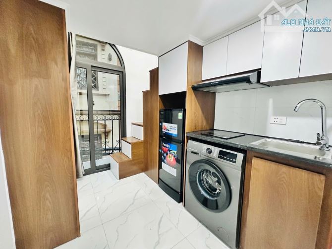 BÁN TOÀ CHDV 7T THANG MÁY CẦU GIẤY DT55m2 TỔNG 16 CĂN HỘ DOANH THU 80TR/TH. 15 TỶ