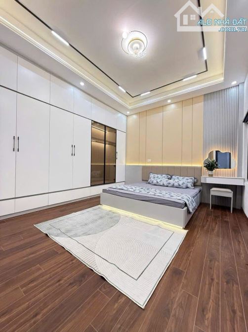 Bán nhà Lạc Long Quân Tây Hồ 33m – 6T, 2 thoáng, 7.6 tỷ