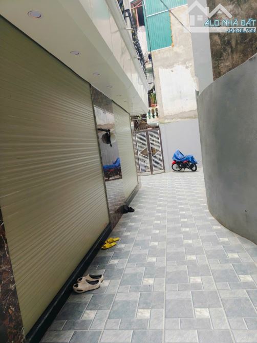 Xây mới Tôn Đức Thắng, hưởng sân để chục xe máy, lõi gần Phố, 32m2 sổ. Giá 8.98 tỷ