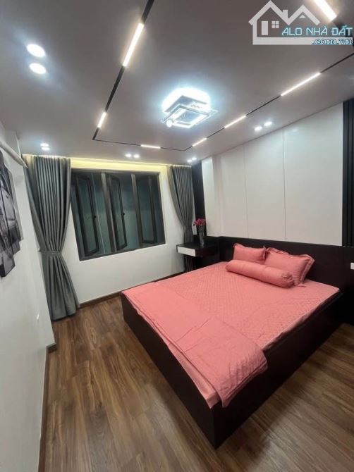 Chính chủ bán nhà Đống Đa 15m2/20m x 4 tầng, tặng nội thất cao cấp 4 tỷ 6