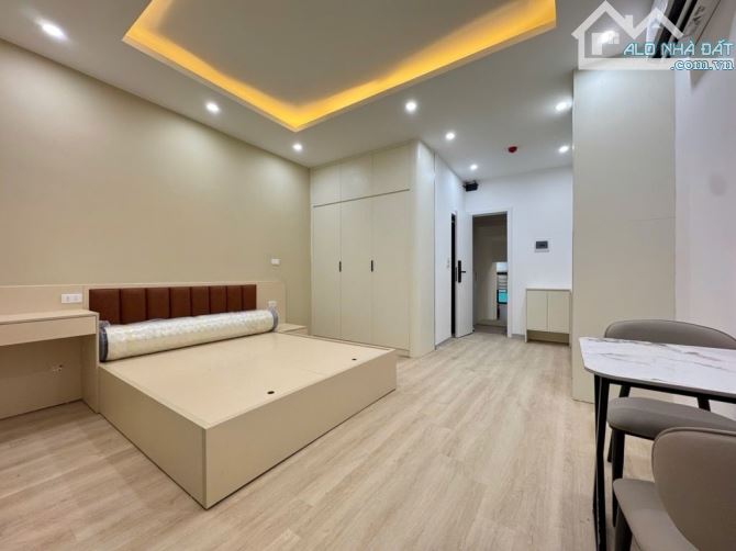 HOÀNG QUỐC VIỆT LÔ GÓC - 3 MẶT NGÕ Ô TÔ - 8 TẦNG - 56 PHÒNG CHO THUÊ - DT ~ 300TR/ THÁNG