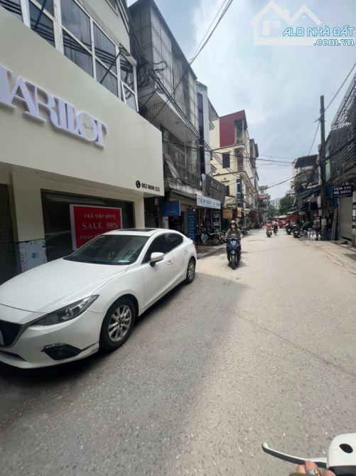 NGUYỄN KHANG CĂN HỘ DỊCH VỤ . OTO ĐỖ CỬA . 8 TẦNG THANG MÁY .DÒNG TIỀN ỔN ĐỊNH 200 TRIỆU /