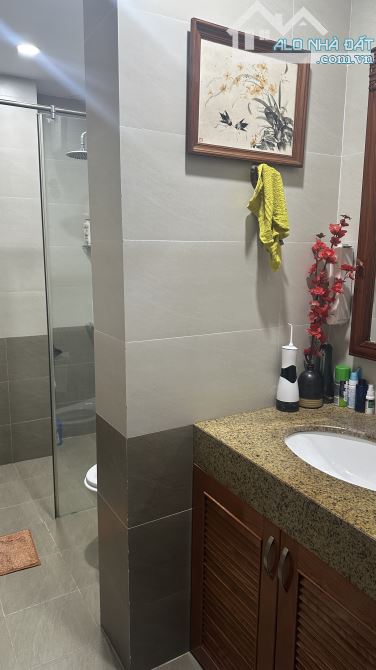 PHỐ LÊ THANH NGHỊ, PHÂN LÔ BÁCH KHOA 30m2 x 5 Tầng 8 tỷ