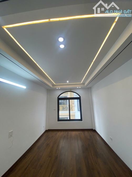 Siêu hiếm nhà Dương Văn Bé, Tân Khai, Lô góc, Kinh Doanh, Ô tô , Thang Máy, 40m2 x 5 tầng