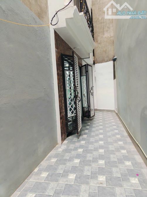 Xây mới Tôn Đức Thắng, hưởng sân để chục xe máy, lõi gần Phố, 32m2 sổ. Giá 8.98 tỷ