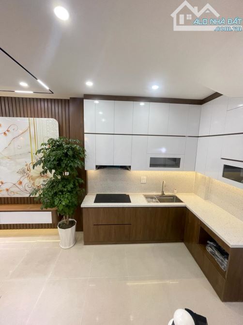 Nhà đẹp phố Trần Đại Nghĩa trung tâm Hai Bà Trưng 30/34 m x 5 tầng mặt tiền rộng, full đồ