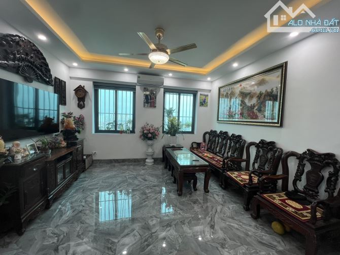 Bán nhà Chung Cư Tân Mai Đền Lừ, 75m2 gồm 3 ngủ, 2 vs,1 phòng khách bếp, Giá chỉ 5,x tỷ