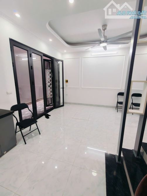 Xây mới Tôn Đức Thắng, hưởng sân để chục xe máy, lõi gần Phố, 32m2 sổ. Giá 8.98 tỷ