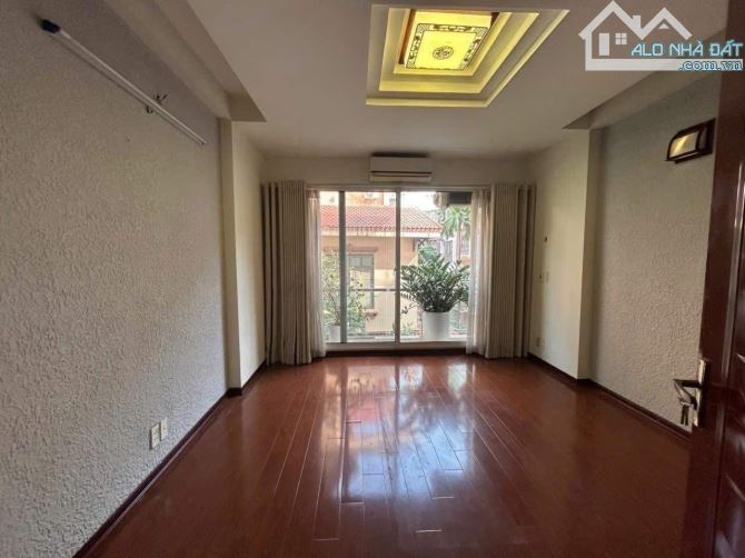 NHÀ NGÕ NÔNG GẦN PHỐ 18 TỶ 55m 5 TẦNG MT 4,2m GARA Ô TÔ KINH DOANH LẠC LONG QUÂN CẦU GIẤY