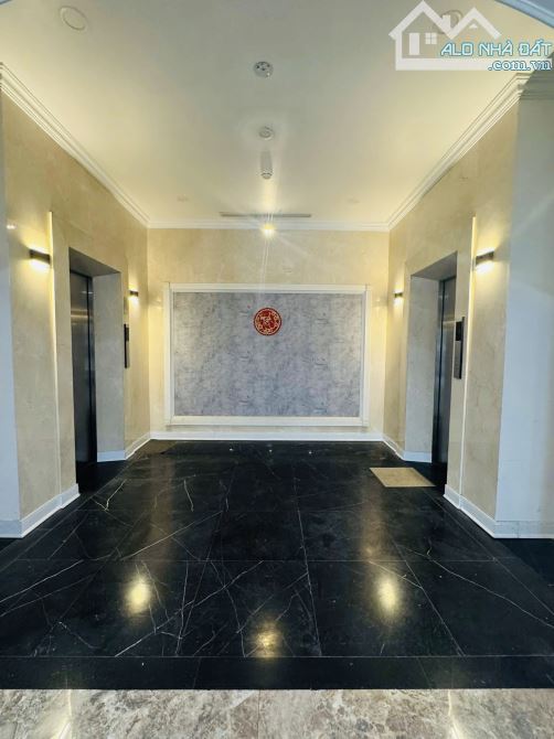 BÁN TOÀ MẶT PHỐ TRÀNG THI 350m2, MT 25m, 250 TỶ CÓ HẦM, 2 THANG MÁY, PCCC, KINH DOANH ĐỈNH