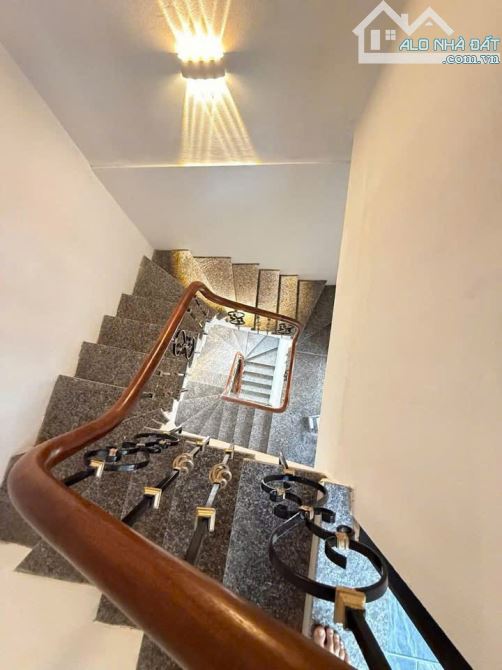 Bán nhà Lạc Long Quân Tây Hồ 33m – 6T, 2 thoáng, 7.6 tỷ