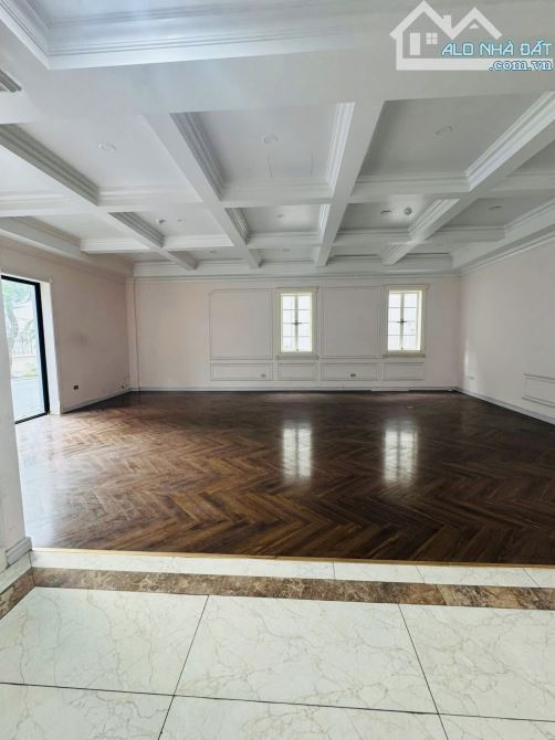 BÁN TOÀ MẶT PHỐ TRÀNG THI 350m2, MT 25m, 250 TỶ CÓ HẦM, 2 THANG MÁY, PCCC, KINH DOANH ĐỈNH