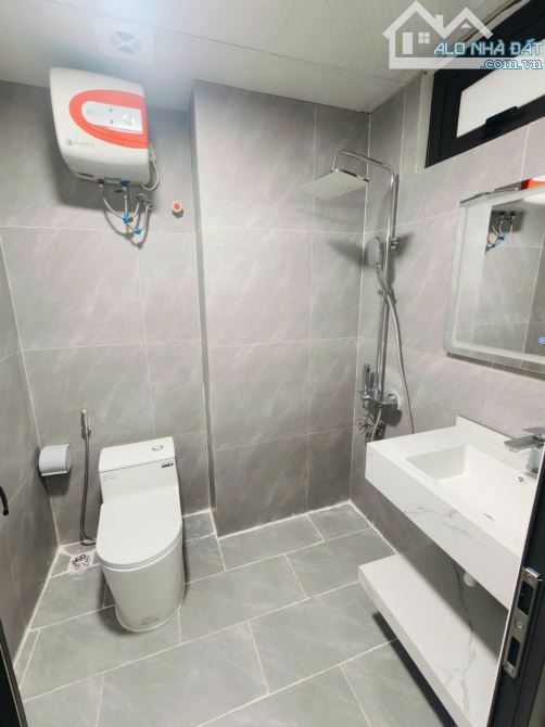 Xây mới Tôn Đức Thắng, hưởng sân để chục xe máy, lõi gần Phố, 32m2 sổ. Giá 8.98 tỷ