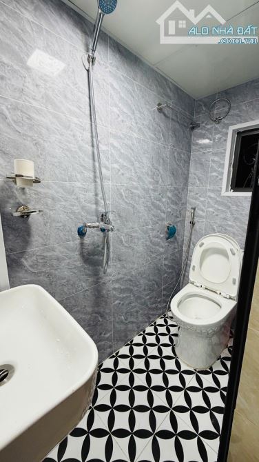 Bán tập thể Văn Chương - Đống Đa 27m x 4 tầng 3 ngủ 4.1 tỷ