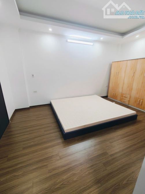 Xây mới Tôn Đức Thắng, hưởng sân để chục xe máy, lõi gần Phố, 32m2 sổ. Giá 8.98 tỷ