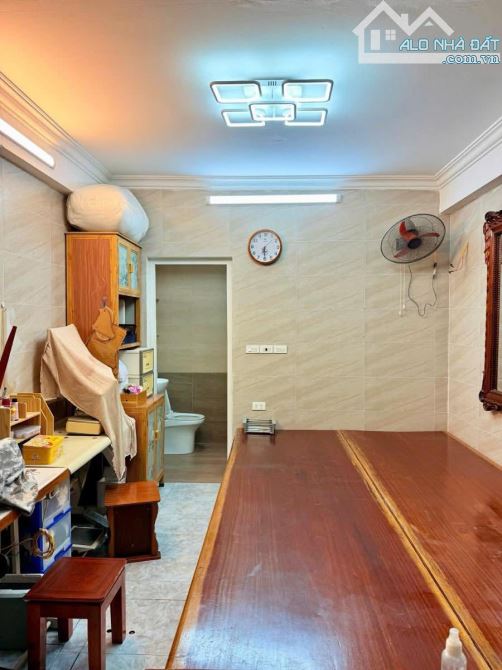 Nhà dân xây khu cán bộ oto qua plo Thái Thịnh kdoanh + CTY 58m2 x mtiền 3.6m. Giá 16.8 tỷ