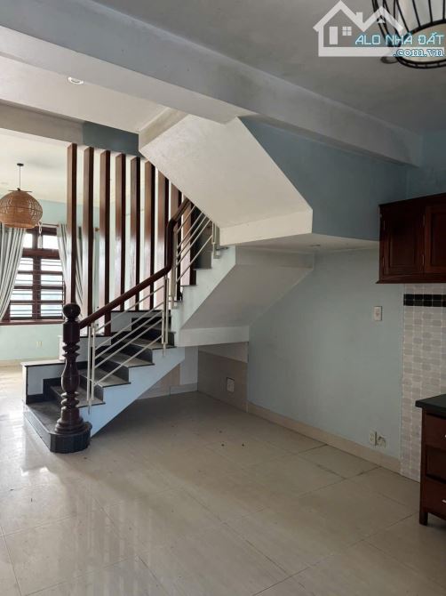 NHÀ 3 TẦNG MẶT TIỀN KINH DOANH PHẠM VĂN ĐỒNG - NHÀ KIÊN CỐ - KHÔNG NỘI THẤT - TP HUẾ - 10