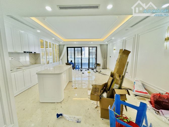 Bán Nhà : Phân Lô Tam Trinh : 80m2 - 7T Thang Máy gara oto