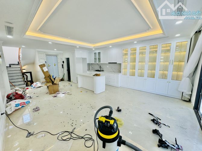 Bán Nhà : Phân Lô Tam Trinh : 80m2 - 7T Thang Máy gara oto