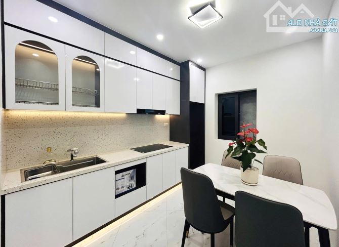 Ngay Minh Khai-sẵn 4 ngủ đủ đồ,oto đỗ gần-43m-8 tỷ 502