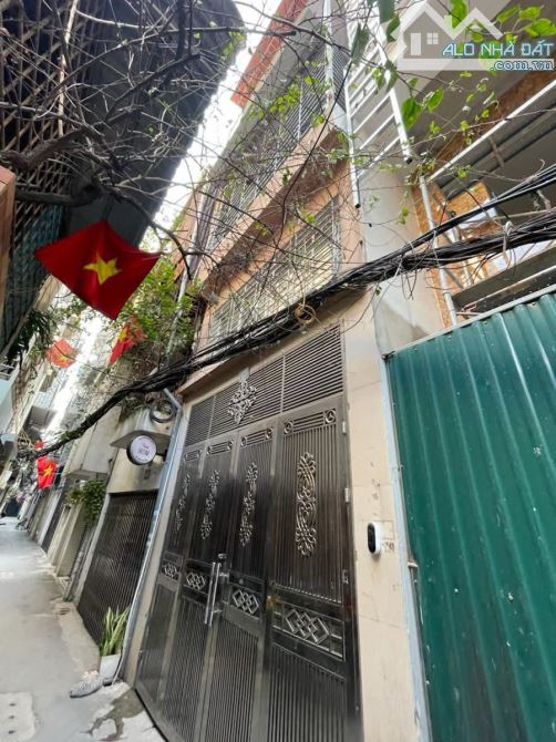 Nhà dân xây khu cán bộ oto qua plo Thái Thịnh kdoanh + CTY 58m2 x mtiền 3.6m. Giá 16.8 tỷ