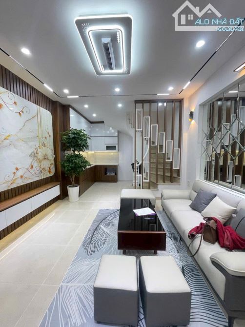 Bán Nhà 5 Tầng full NT, Trần Đại Nghĩa Hai Bà Trưng 31/34M chỉ 9.2 Tỷ