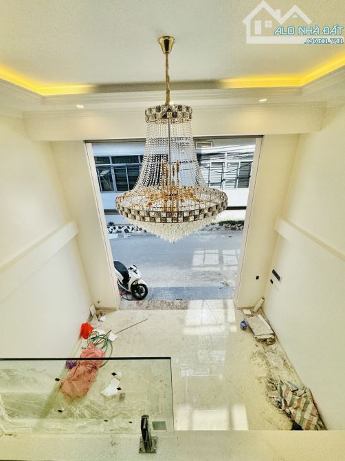 Bán Nhà : Phân Lô Tam Trinh : 80m2 - 7T Thang Máy gara oto