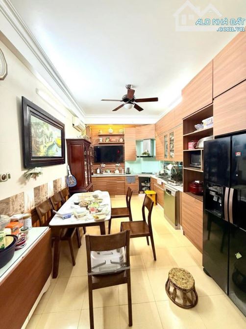 Nhà dân xây khu cán bộ oto qua plo Thái Thịnh kdoanh + CTY 58m2 x mtiền 3.6m. Giá 16.8 tỷ