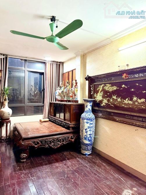 Nhà dân xây khu cán bộ oto qua plo Thái Thịnh kdoanh + CTY 58m2 x mtiền 3.6m. Giá 16.8 tỷ