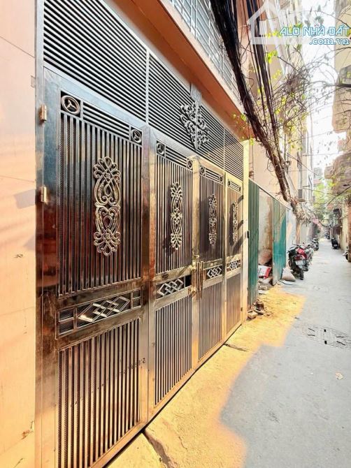 Nhà dân xây khu cán bộ oto qua plo Thái Thịnh kdoanh + CTY 58m2 x mtiền 3.6m. Giá 16.8 tỷ