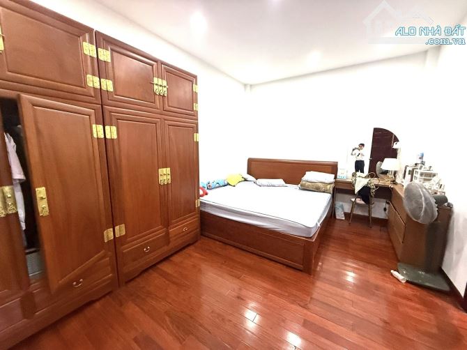 Cực hiếm! Bán nhà mặt phố Lãn Ông, 60m2, mặt tiền 5.3m, 42.5 tỷ, ô tô tránh, KD đỉnh