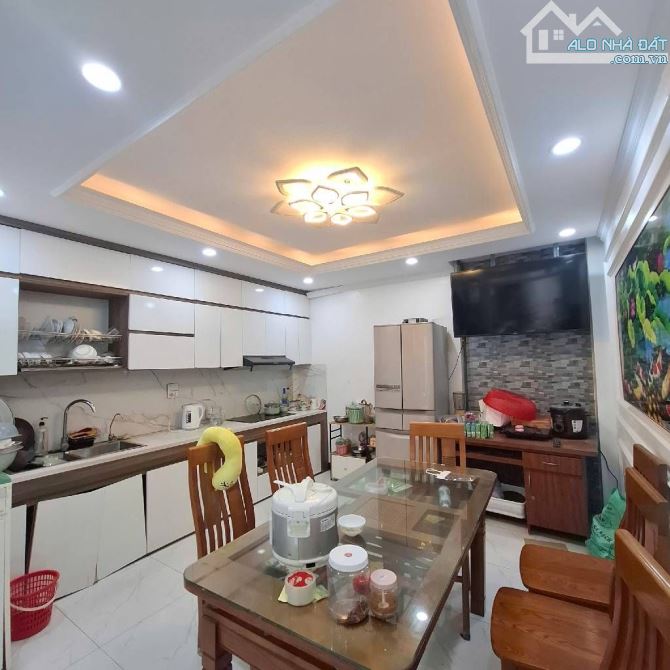 Bán nhà Phố Hoàng Liệt, Hoàng Mai, gần Ô tô, 2 thoáng, 41m2, 8.95 tỷ(CTL)