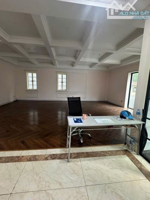 Bán tòa văn phòng mặt phố Tràng Thi, Hoàn Kiếm, 342m2, 6 tầng thang máy, mặt tiền 26m