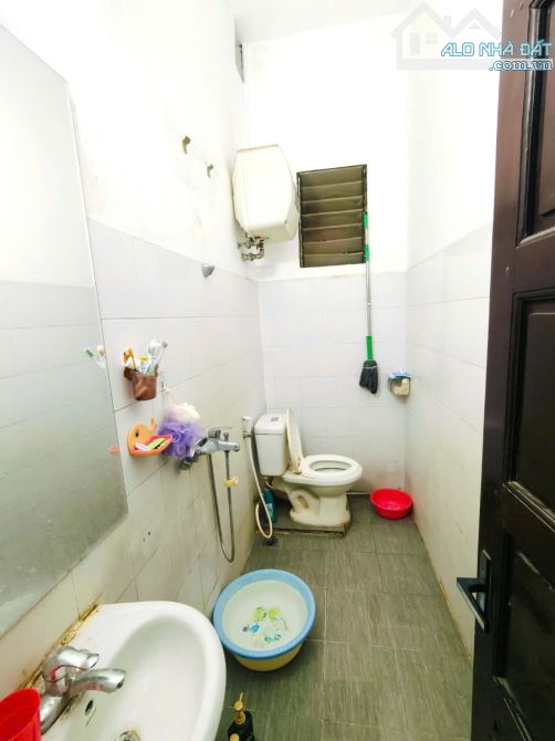 Giá đầu tư, Ngõ 318 Đê La Thành quy hoạch ổn, sổ 40m2 x mtiền 4m dân xây. Giá 8.1 tỷ