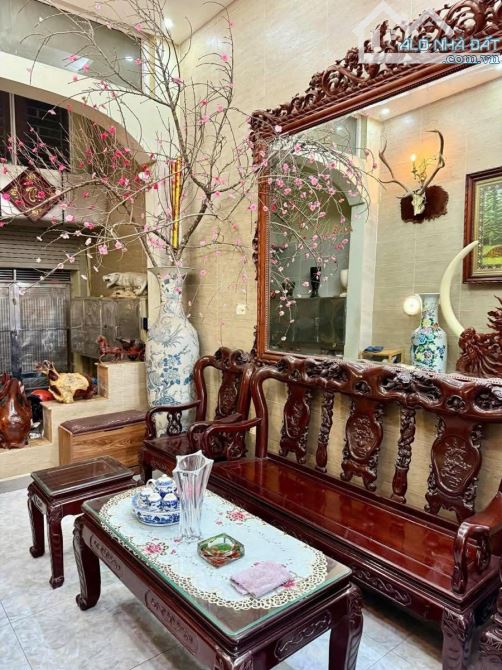 Nhà dân xây khu cán bộ oto qua plo Thái Thịnh kdoanh + CTY 58m2 x mtiền 3.6m. Giá 16.8 tỷ