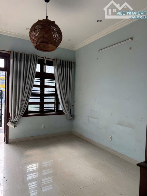NHÀ 3 TẦNG MẶT TIỀN KINH DOANH PHẠM VĂN ĐỒNG - NHÀ KIÊN CỐ - KHÔNG NỘI THẤT - TP HUẾ - 3