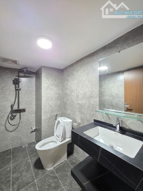 Cần bán căn hộ tập thể Nam Đồng, 2 BAN CÔNG, 70m, 2,3 ngủ, full đồ, ô tô đỗ cửa, chỉ 4x tỷ