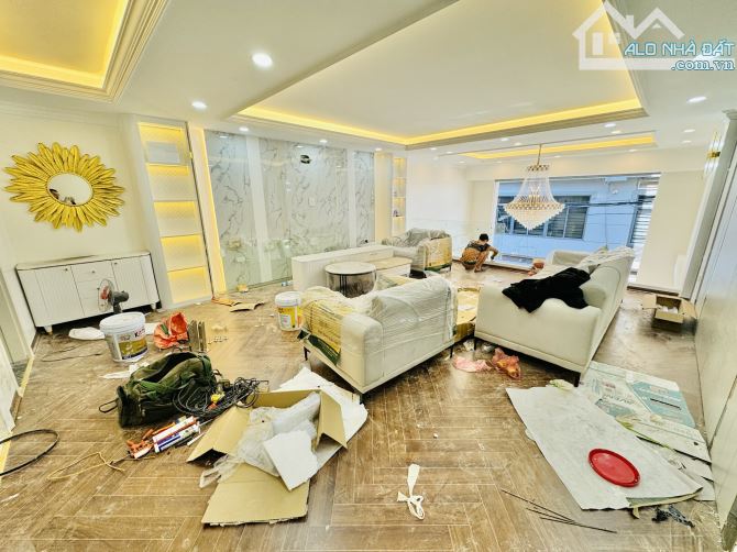 Bán Nhà : Phân Lô Tam Trinh : 80m2 - 7T Thang Máy gara oto