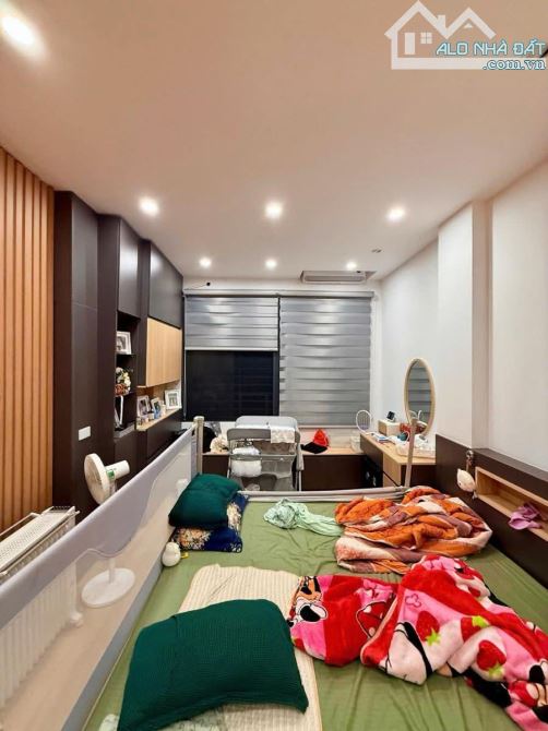 Nhà dân xây khu cán bộ oto qua plo Thái Thịnh kdoanh + CTY 58m2 x mtiền 3.6m. Giá 16.8 tỷ