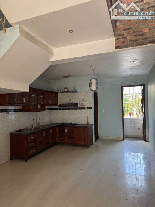 NHÀ 3 TẦNG MẶT TIỀN KINH DOANH PHẠM VĂN ĐỒNG - NHÀ KIÊN CỐ - KHÔNG NỘI THẤT - TP HUẾ - 4