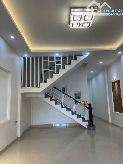 CHO THUÊ NHÀ 2 TẦNG MẶT TIỀN PHẠM VĂN ĐỒNG – VỊ TRÍ ĐẸP, DỄ KINH DOANH HOẶC Ở - 4