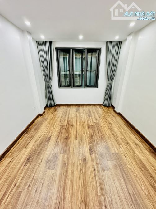 Bán Nhà : Bạch Mai 26m2 - 5Tầng - 3ngủ - ngõ thông gần phố