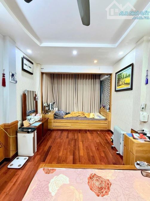 Nhà dân xây khu cán bộ oto qua plo Thái Thịnh kdoanh + CTY 58m2 x mtiền 3.6m. Giá 16.8 tỷ