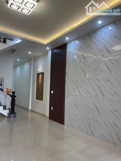 CHO THUÊ NHÀ 2 TẦNG MẶT TIỀN PHẠM VĂN ĐỒNG – VỊ TRÍ ĐẸP, DỄ KINH DOANH HOẶC Ở - 5