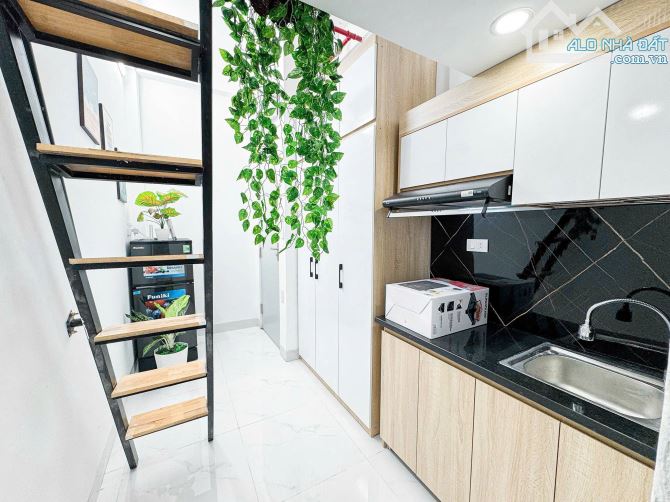 Bán Toà CCMN Ngã Tư Sở- 56m2x6T-Xây Mới- 14 Phòng- 70 Triệu/Tháng