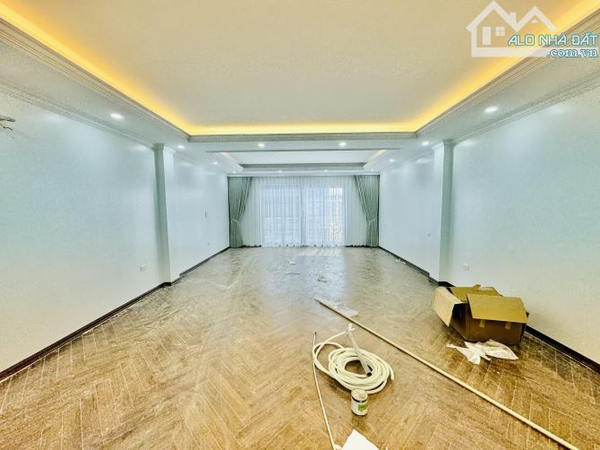 Bán Nhà : Phân Lô Tam Trinh : 80m2 - 7T Thang Máy gara oto